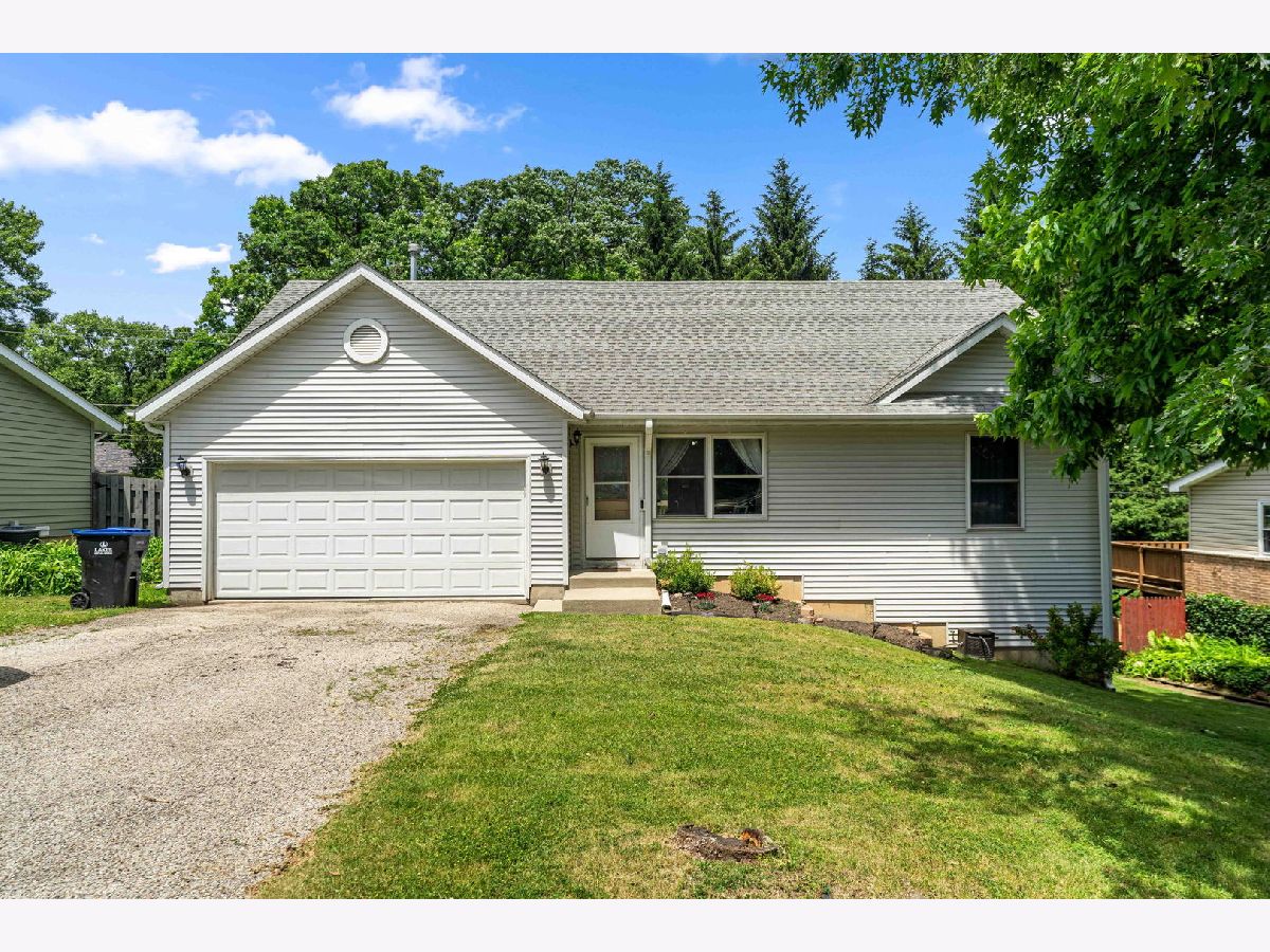  For Sale Mchenry Illinois, 1820 Oakleaf Drive