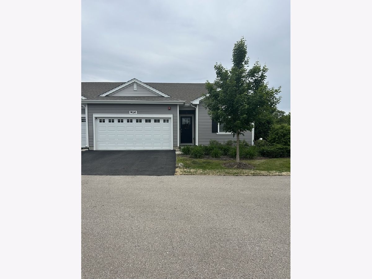  For Sale North Aurora Illinois, 916 Darwin Street
