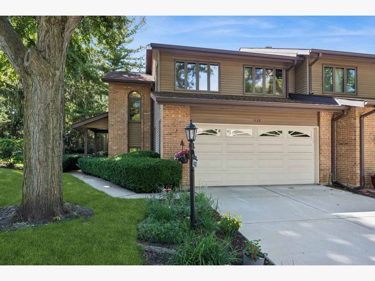  For Sale Mount Prospect Illinois, 1432 Picadilly Circle