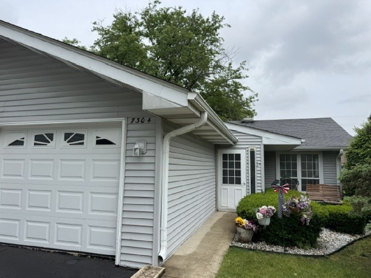 Townhomes & Condos & Homes For Sale Leisure Village Fox Lake Illinois, 7304 Lynda Court