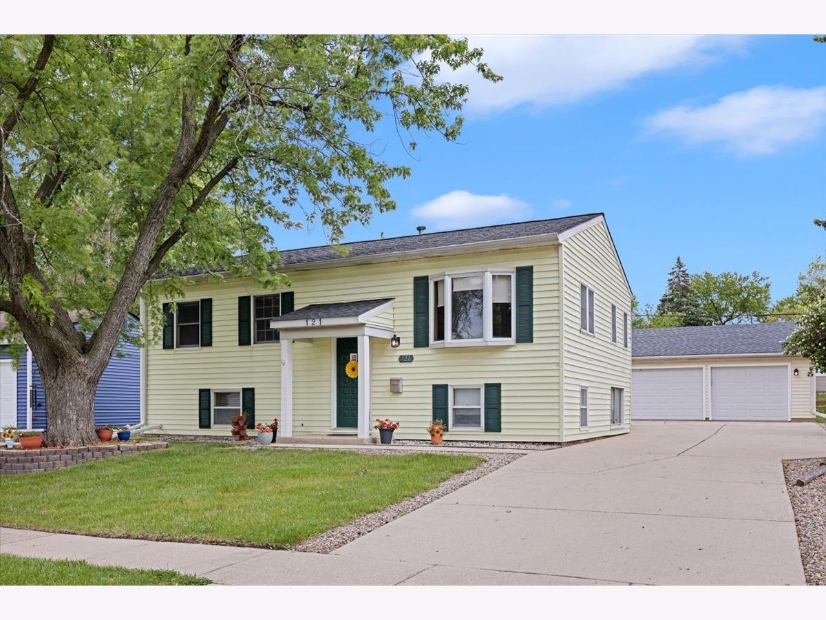  For Sale Streamwood Illinois, 121 Seton Place
