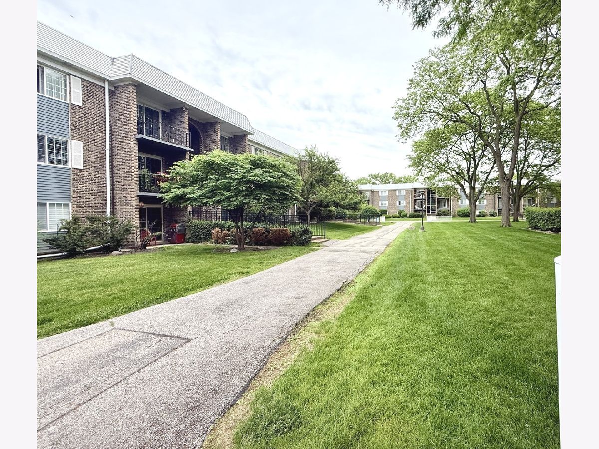 Condominiums For Rent Arlington Glen Arlington Heights Illinois, 1525 Windsor