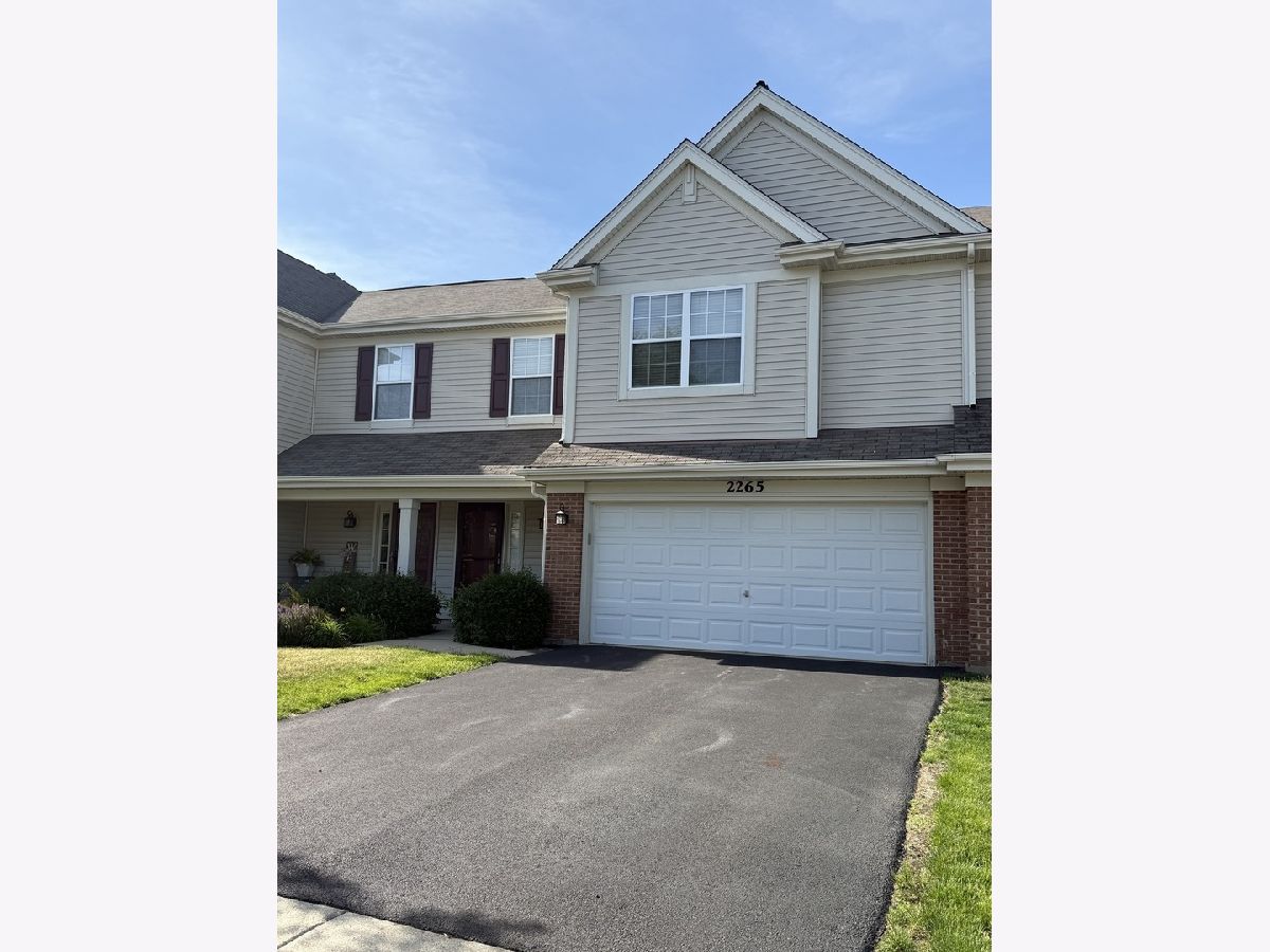  For Rent Lake In The Hills Illinois, 2265 Pembridge