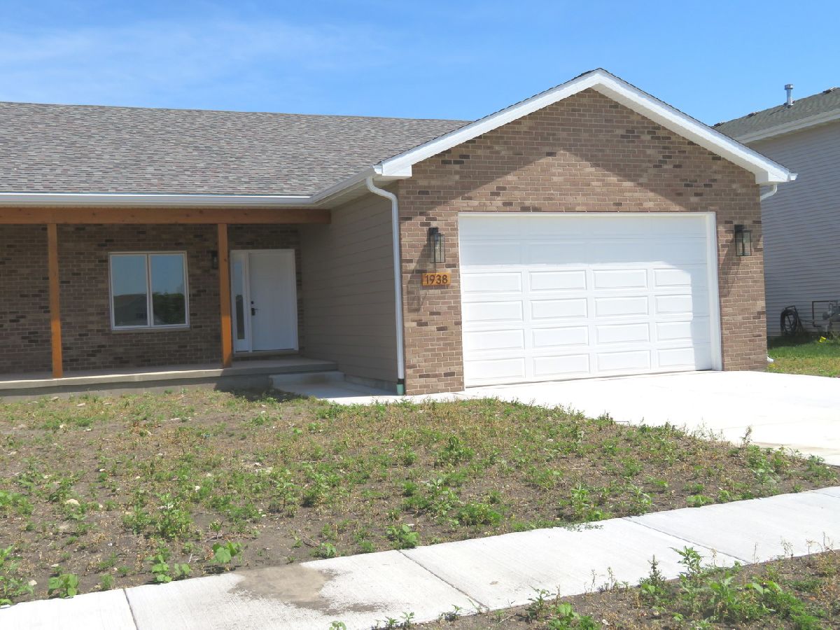 Homes & Condos & Townhomes For Sale Deer Ridge Morris Illinois, 1938 Mountain Road