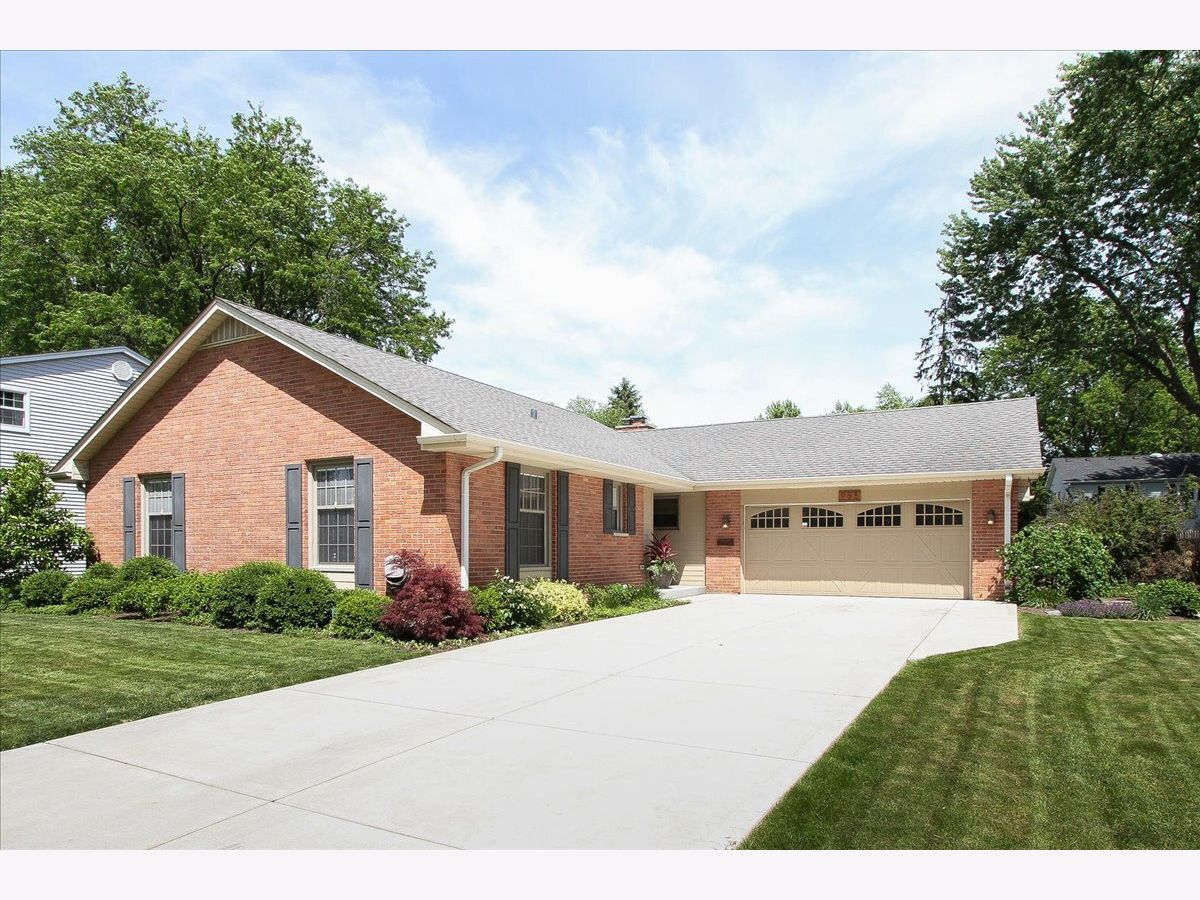 Homes For Sale Reseda Palatine Illinois, 955 Topanga Drive