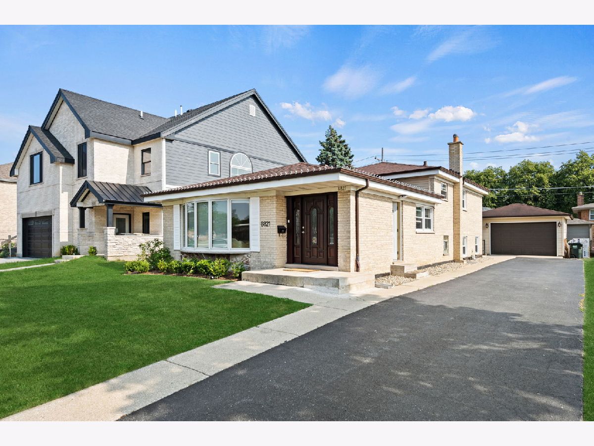  For Sale Brookfield Illinois, 8821 Congress Park Avenue