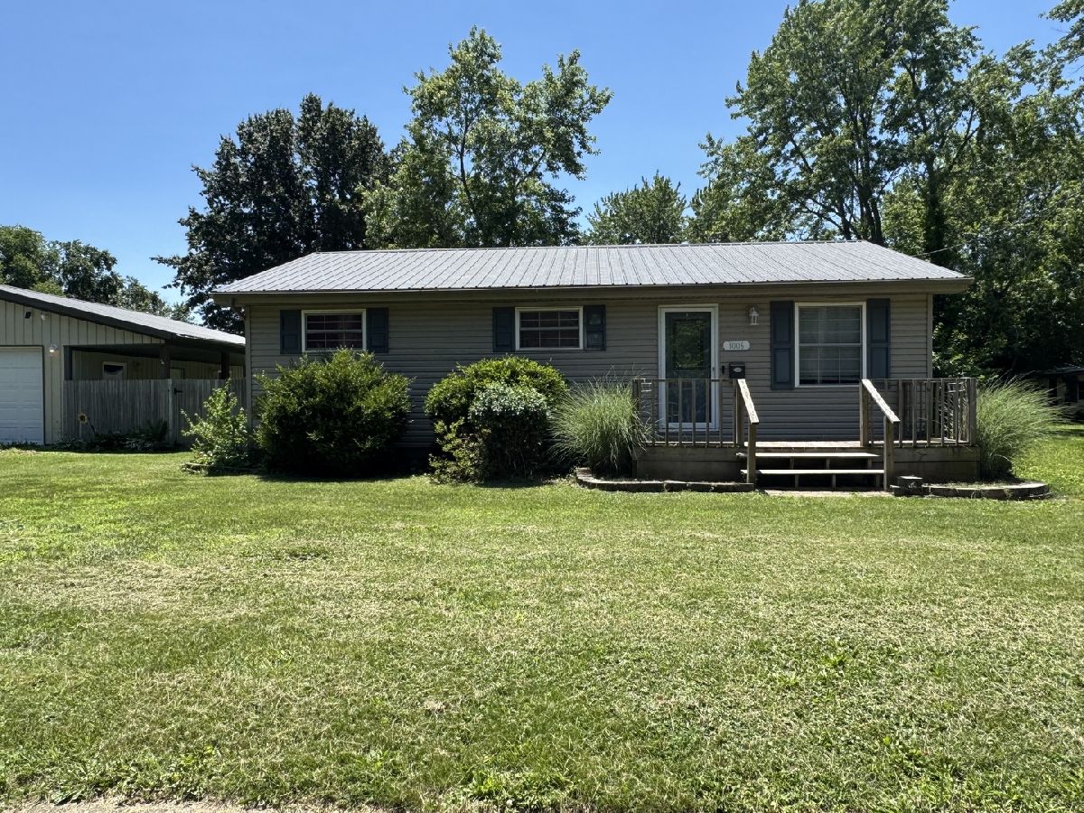  Sold Benton Illinois, 1006 Diamond