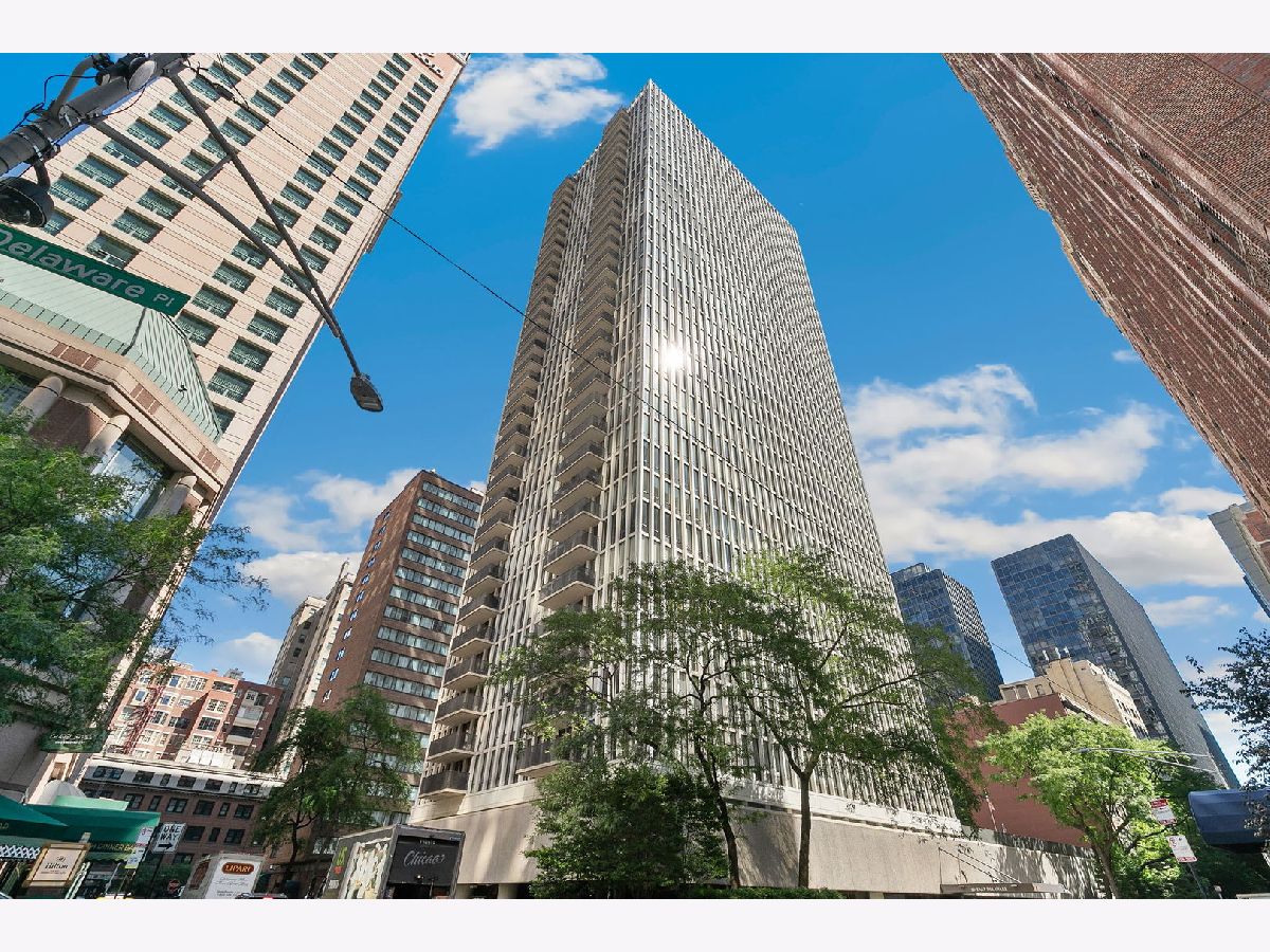  For Sale Chicago Illinois, 200 Delaware Place