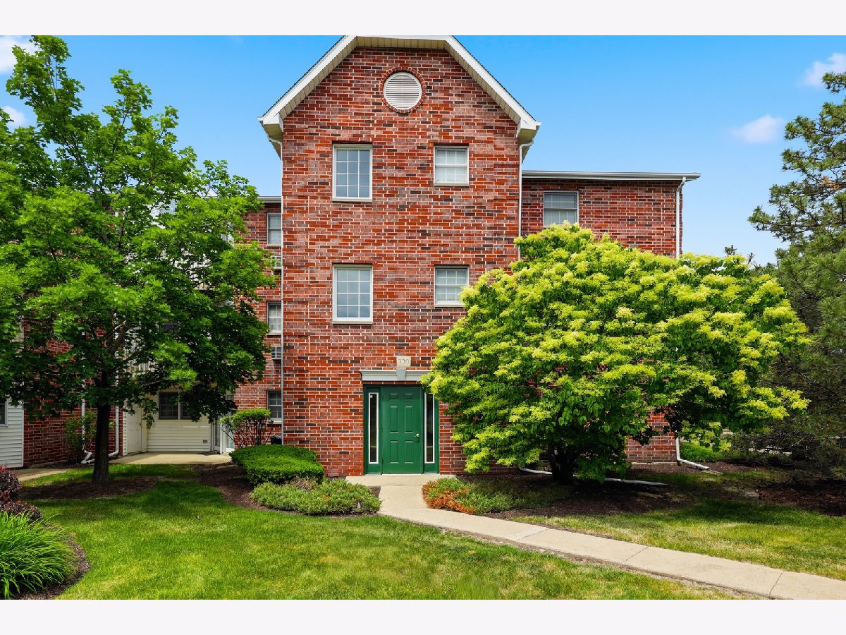  For Sale Woodstock Illinois, 330 Leah Lane