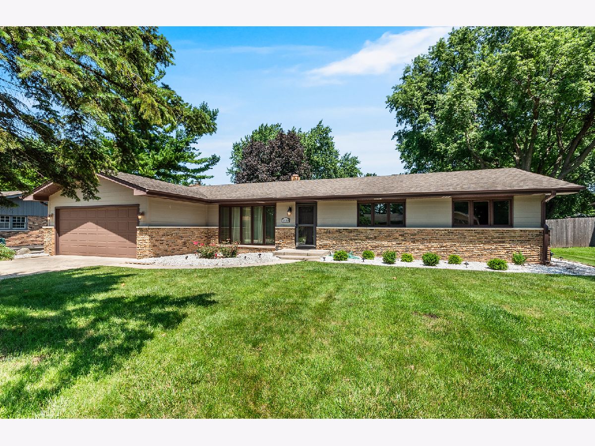  For Sale Shorewood Illinois, 1008 Lark Lane