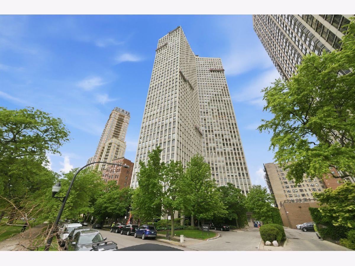  For Sale Chicago Illinois, 2626 Lakeview Avenue