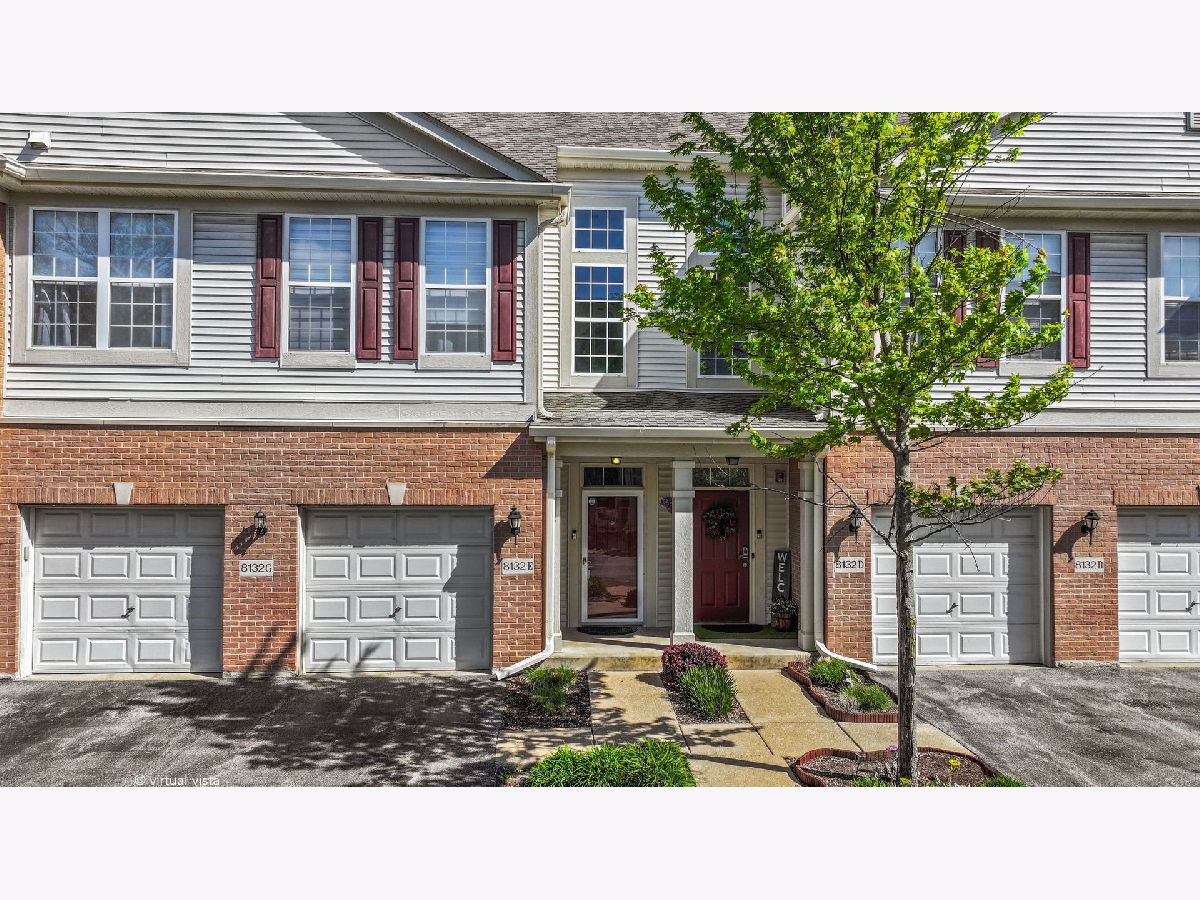 Condos & Townhomes For Sale Asbury Woods Justice Illinois, 8132 Concord Lane