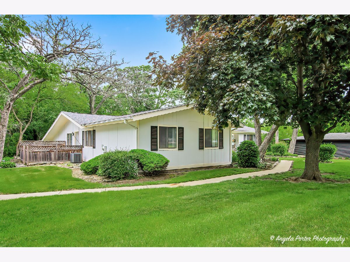  For Sale Mchenry Illinois, 915 Royal Drive