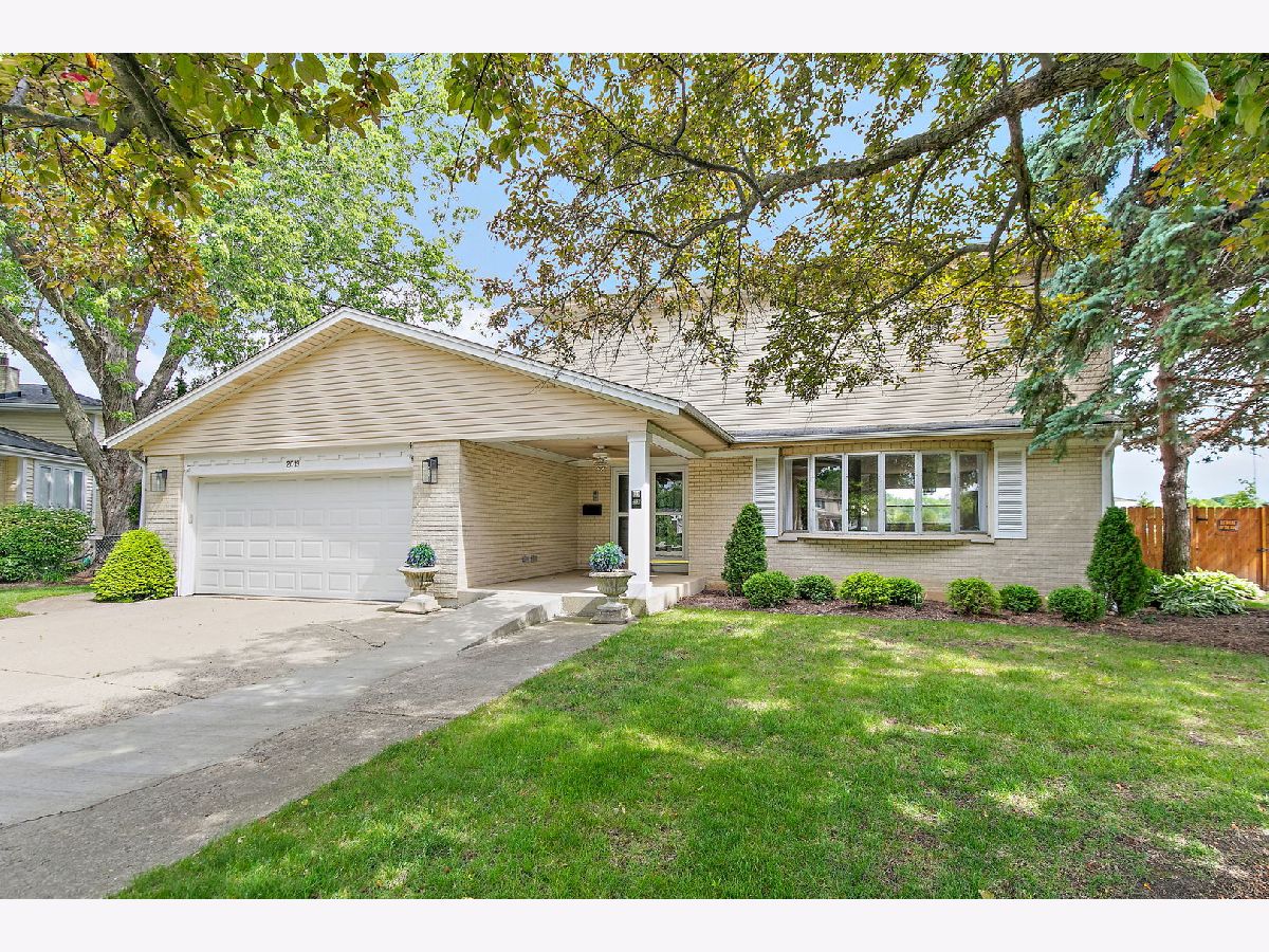  For Sale Arlington Heights Illinois, 2019 Avon Lane