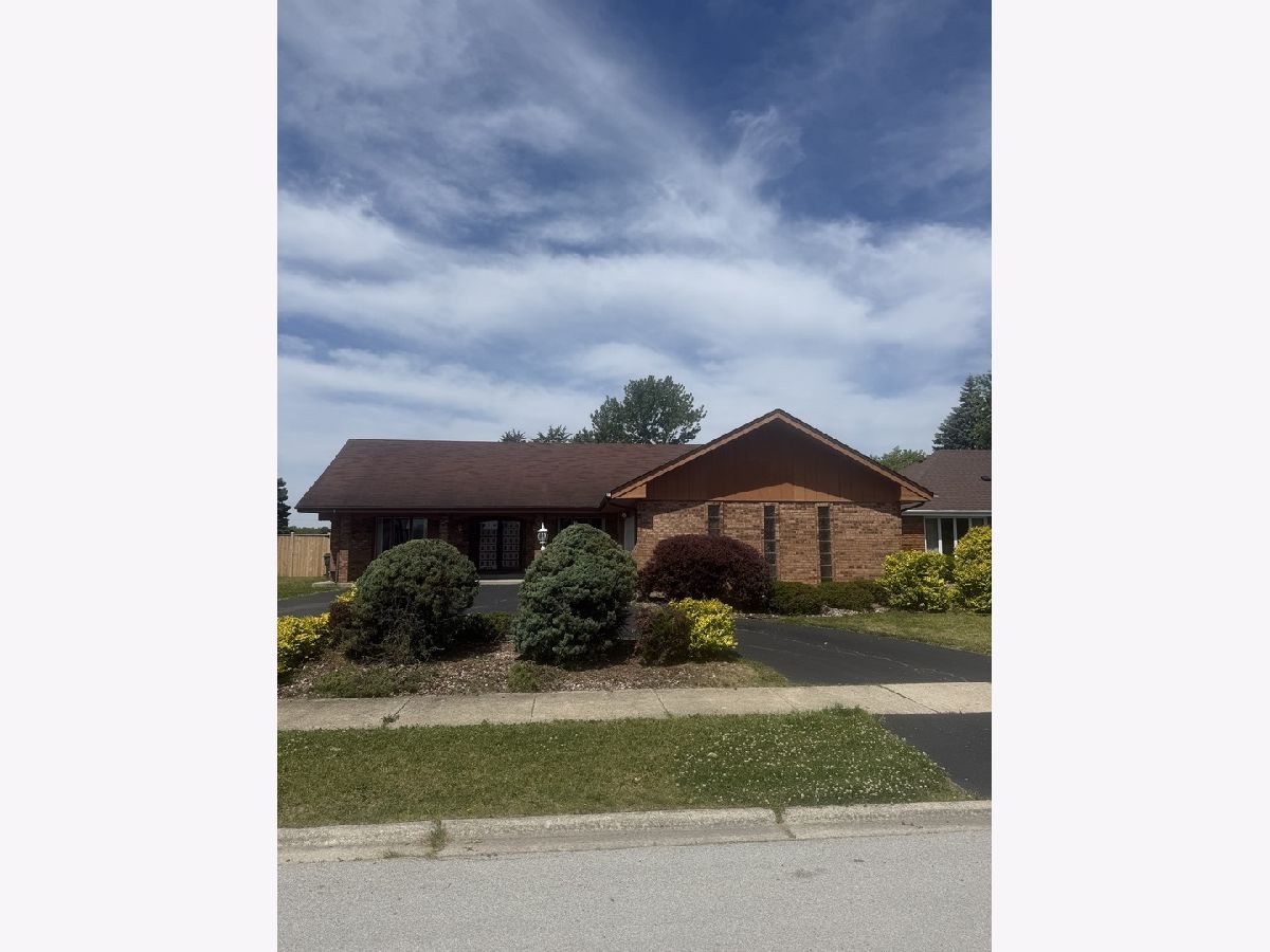  For Sale South Holland Illinois, 16752 Luella Avenue