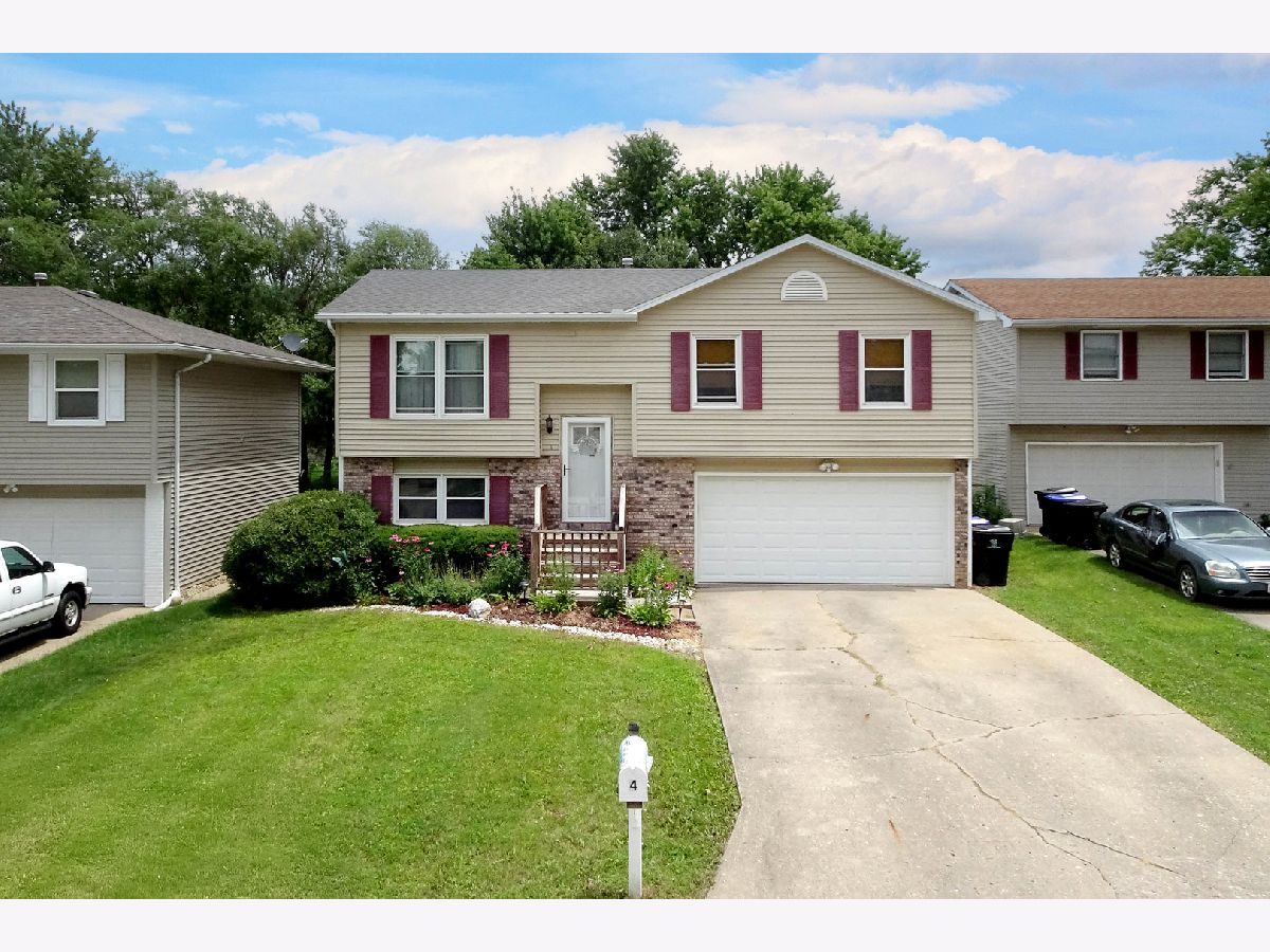 Homes & Condos & Townhomes For Sale Lakewood Bloomington Illinois, 4 Moonstone Court