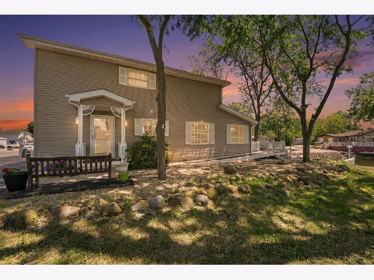 Homes For Sale Shadow Lakes Wilmington Illinois, 156 Fossil Cove Lane