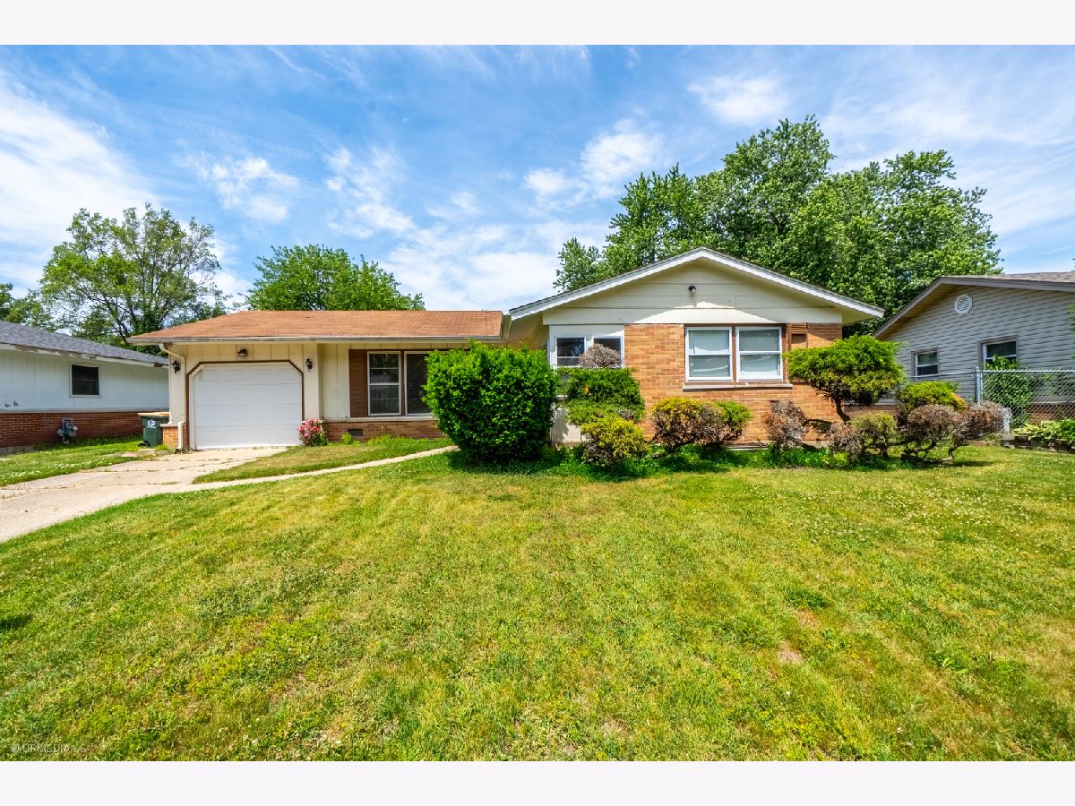  For Sale Elk Grove Village Illinois, 214 Greenbriar Street