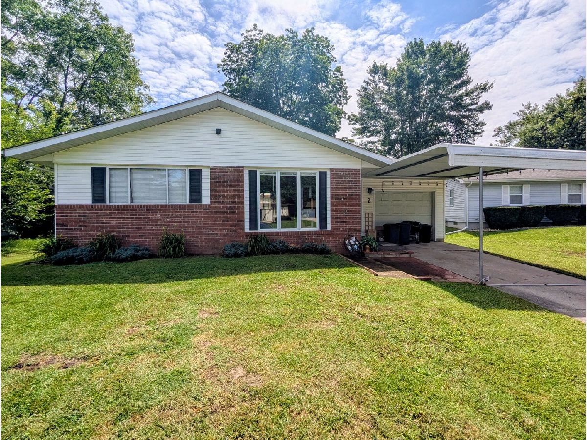  For Sale Murphysboro Illinois, 7 Wedgewood Court