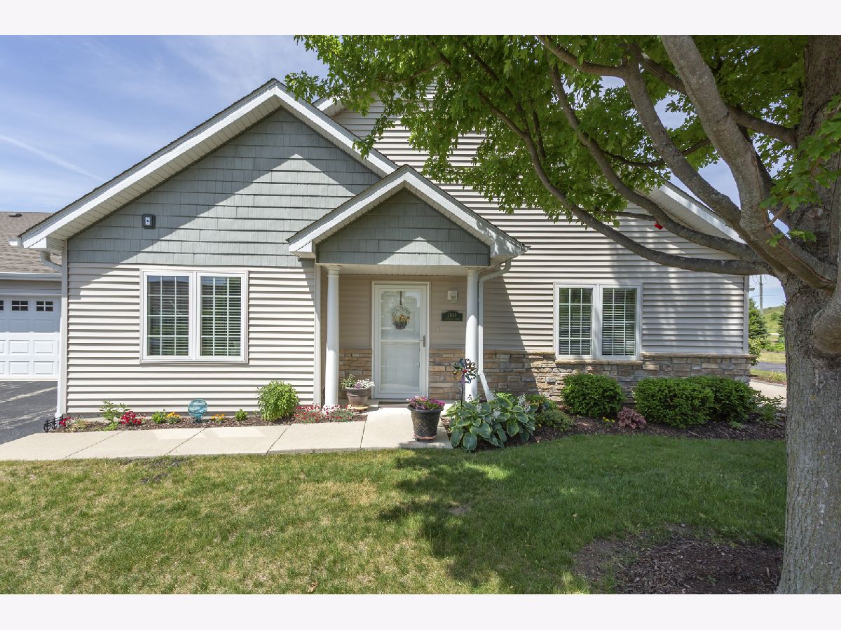 Condominiums For Sale Somerset Farm Sycamore Illinois, 2035 Somerset Lane