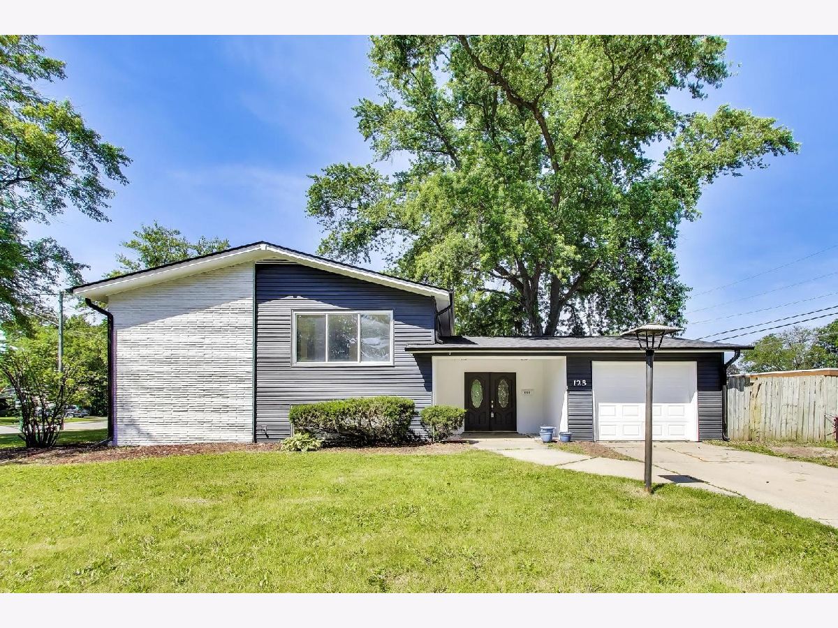 Homes & Townhomes For Sale Boulder Hill Montgomery Illinois, 123 Boulder Hill