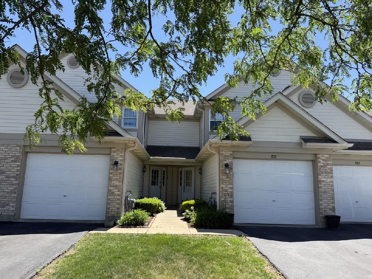 Townhomes & Condos Rented Briar Pointe Schaumburg Illinois, 1971 Lilac