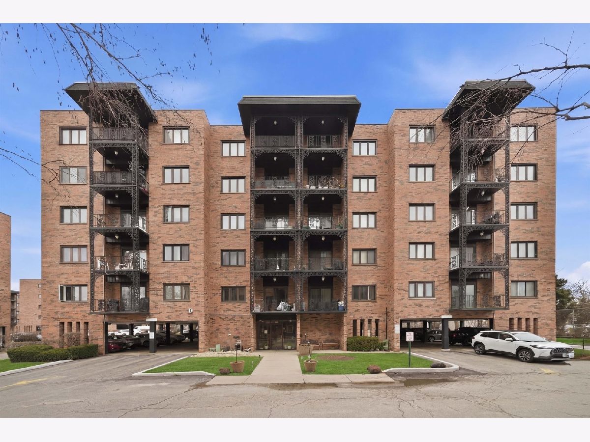 Condominiums For Sale Landings Des Plaines Illinois, 9331 Landings Lane