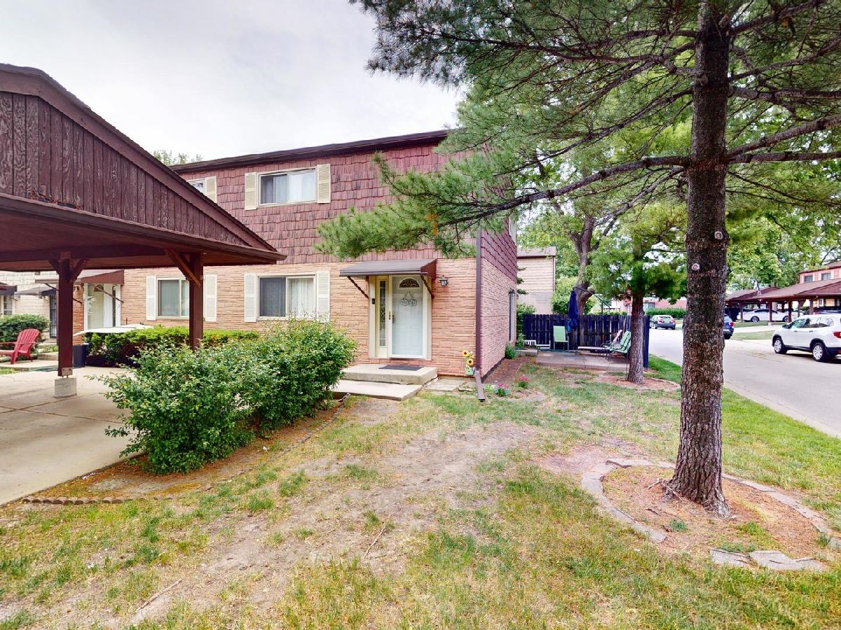  For Sale Wheeling Illinois, 1675 Hopi Trail