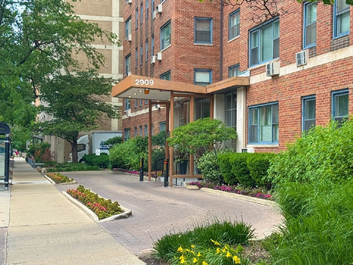  Rented Chicago Illinois, 2909 Sheridan