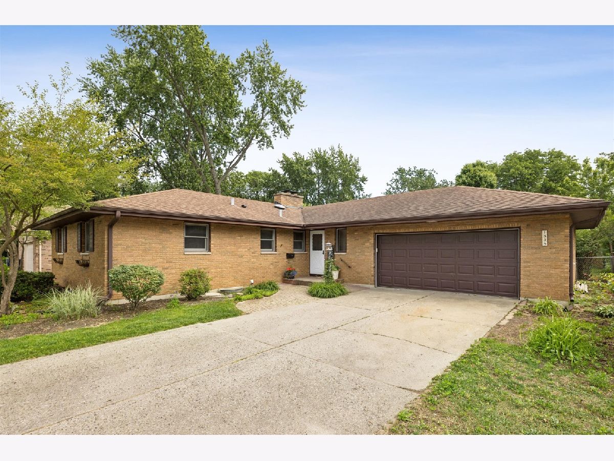  For Sale Elgin Illinois, 1535 Easy Street