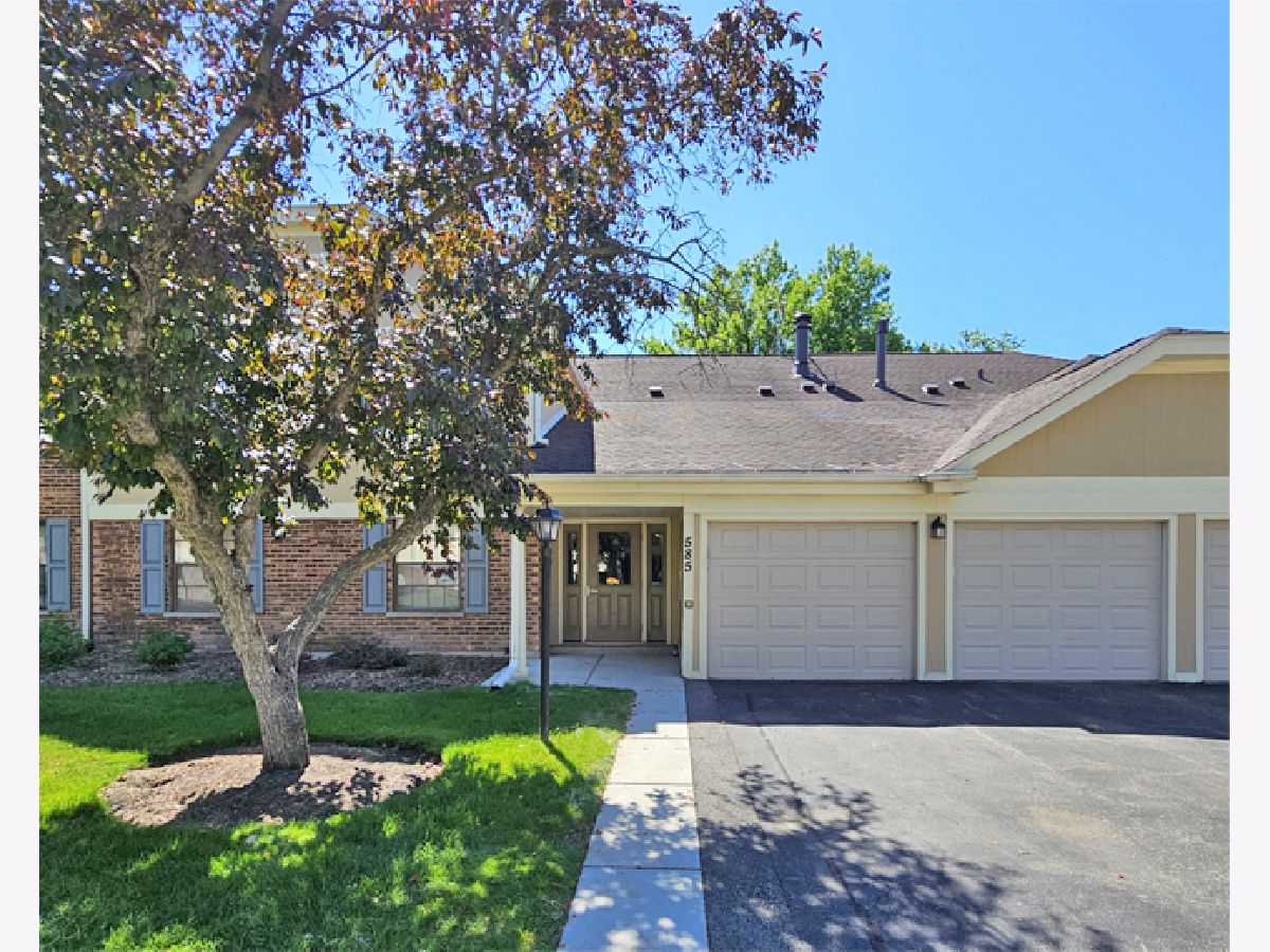  For Sale Wheeling Illinois, 585 Williamsburg Court