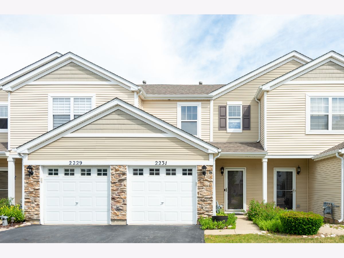  For Sale Carpentersville Illinois, 2231 Flagstone Lane