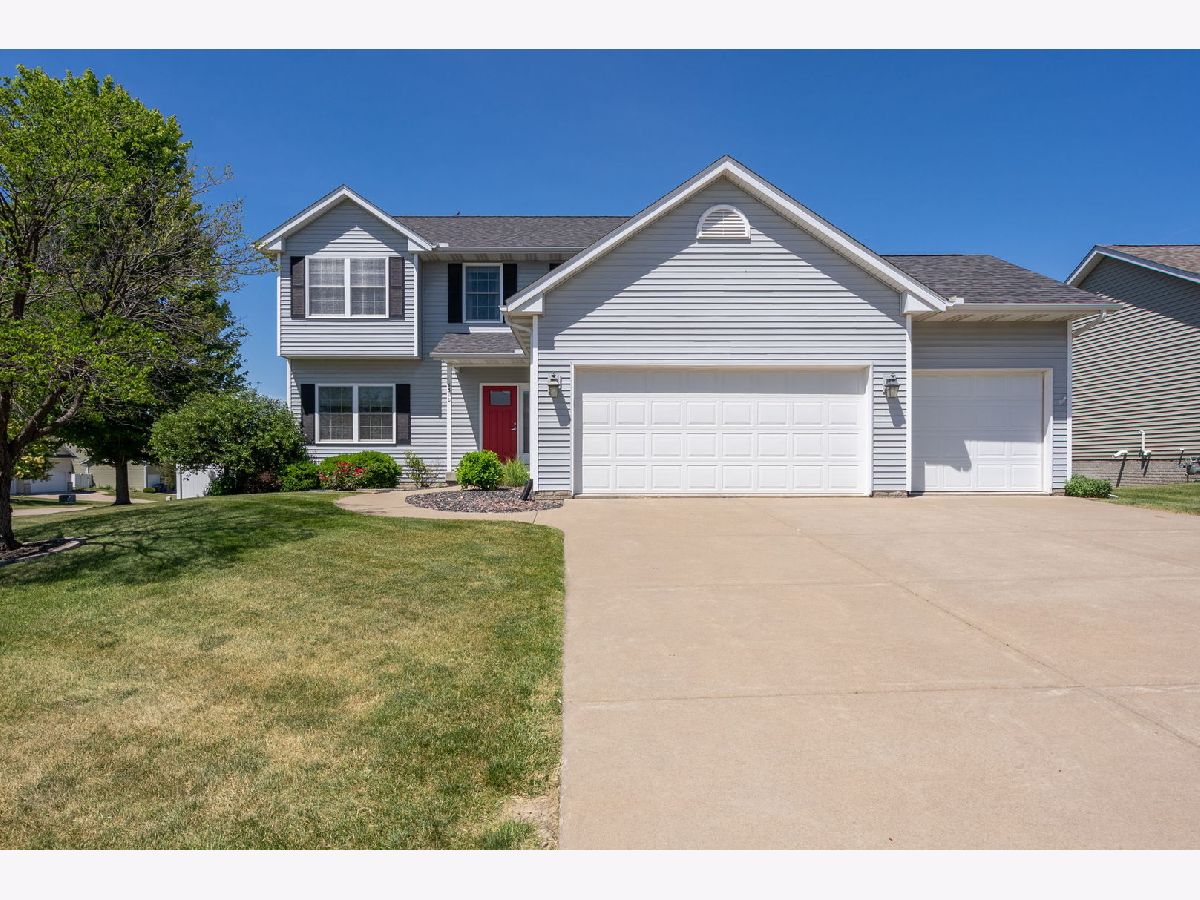  For Sale Bettendorf Iowa, 6310 Friendship