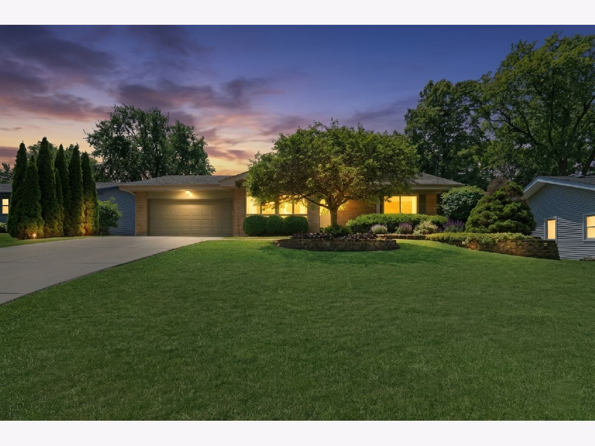  For Sale Lindenhurst Illinois, 2313 Carriage Lane