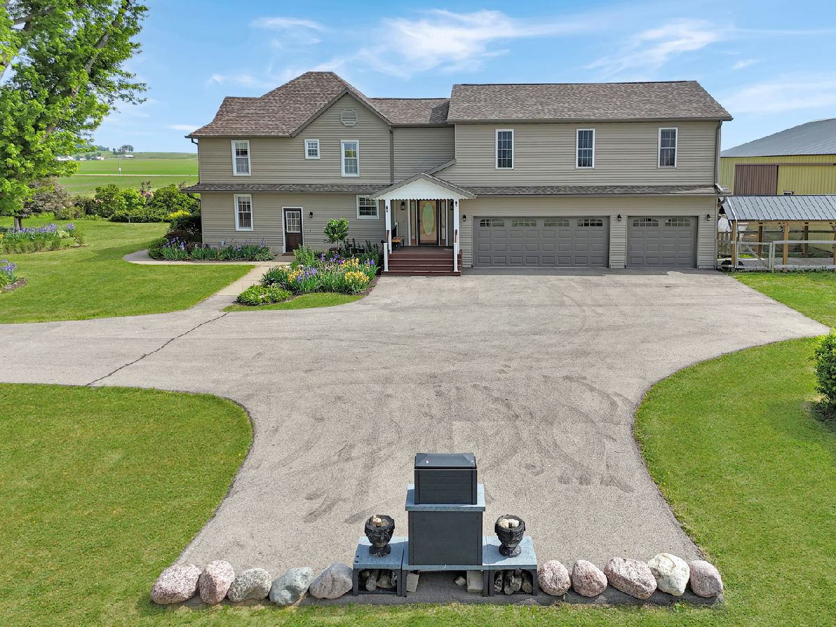  Sold Lena Illinois, 9214 Waddams Grove