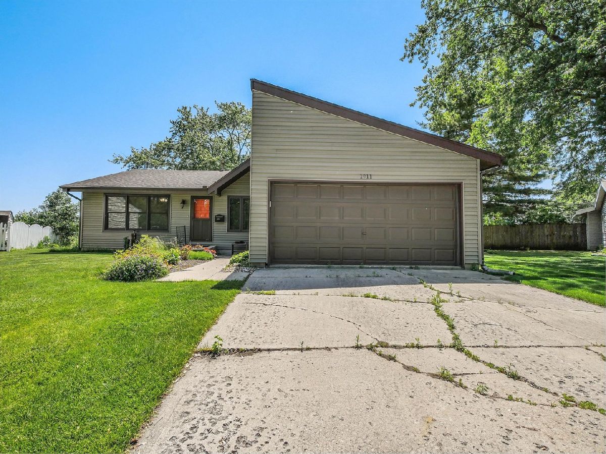  For Sale Aurora Illinois, 1911 Ash Court