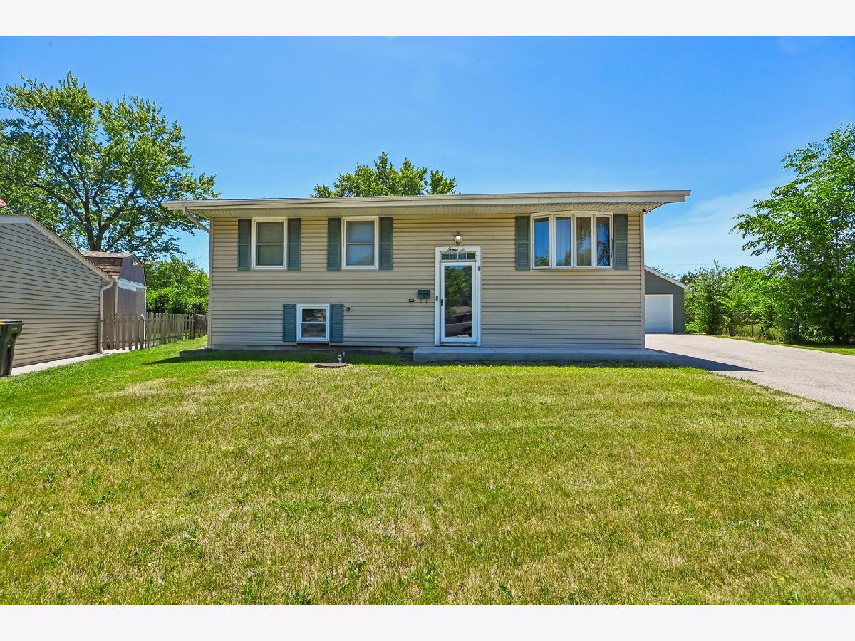  For Sale Streamwood Illinois, 26 Hawthorne Lane