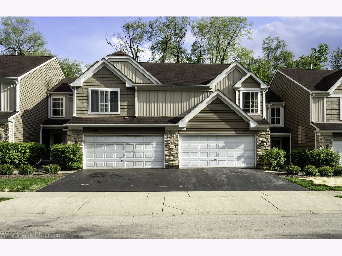  For Sale Streamwood Illinois, 207 Locksley Drive