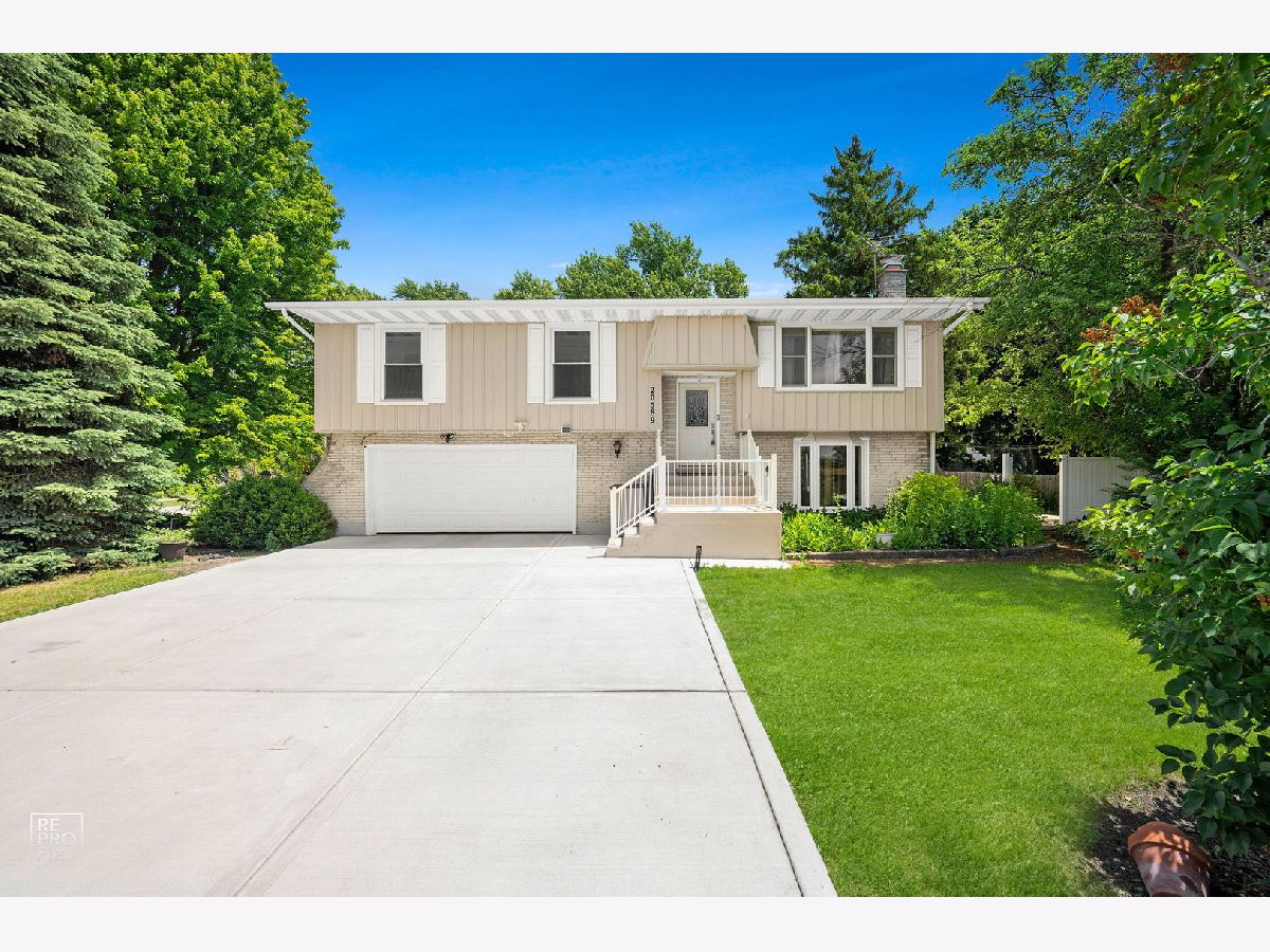  For Rent Prairie View Illinois, 20589 Horatio