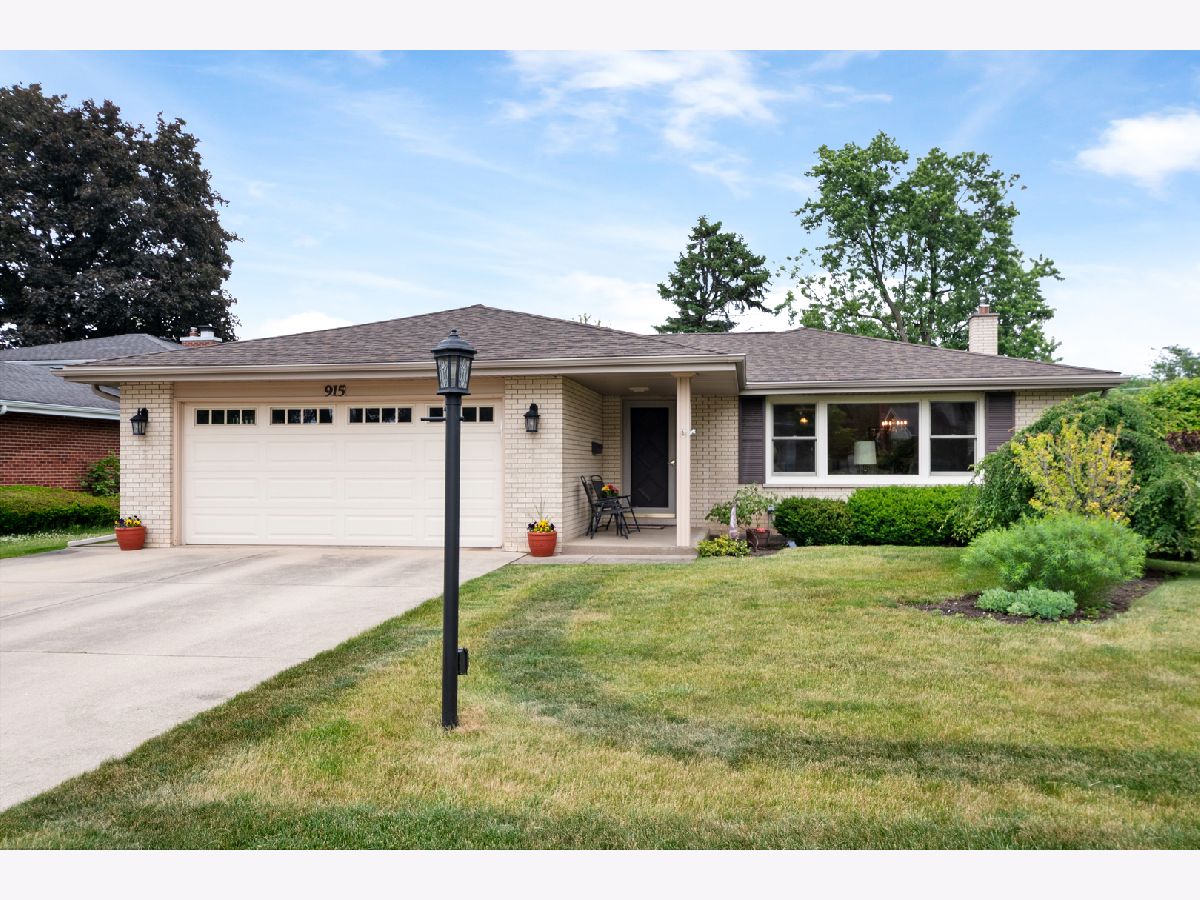 Homes For Sale Sunset Heights Mount Prospect Illinois, 915 See Gwun Avenue