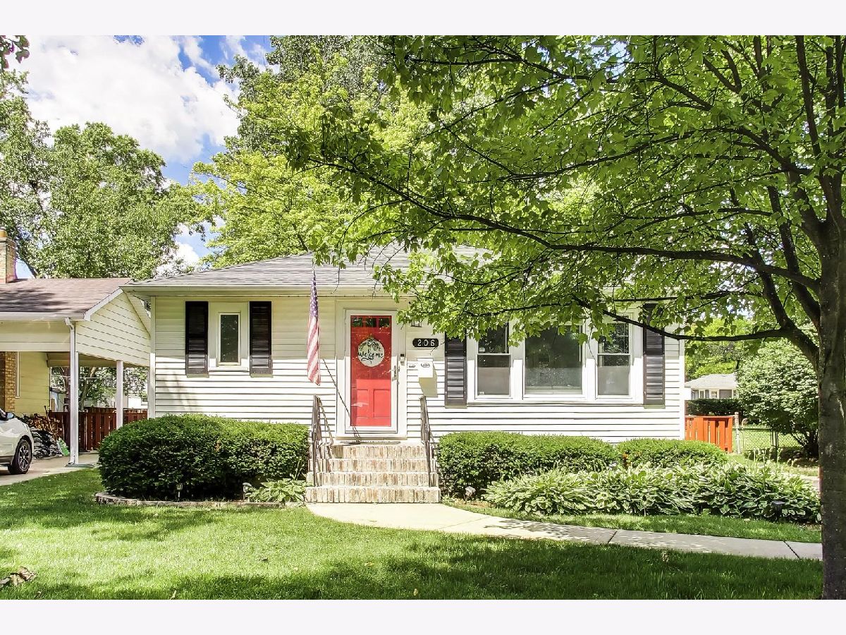 Homes & Condos & Townhomes For Sale Triangle Mount Prospect Illinois, 206 Owen Street
