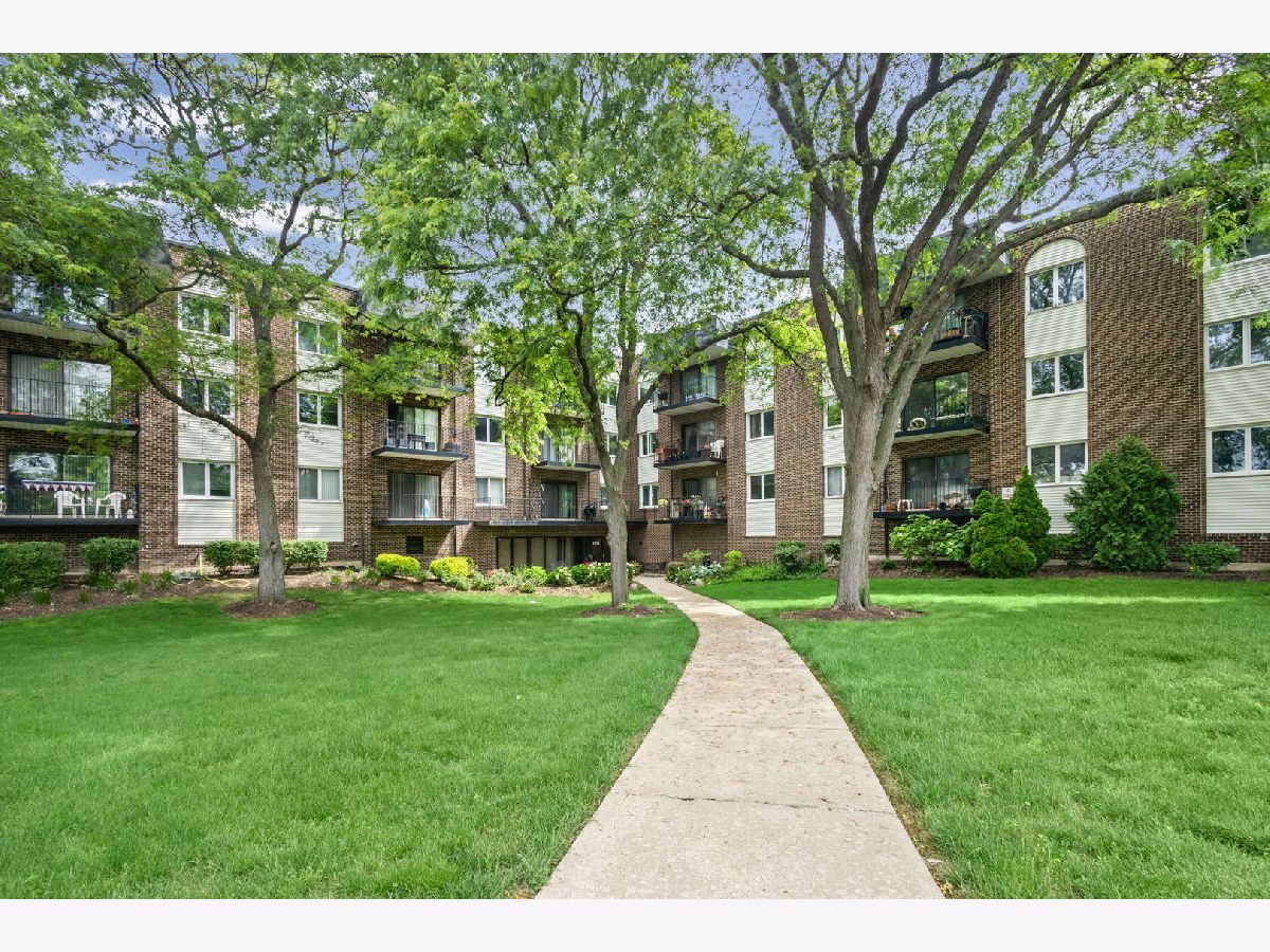 Condominiums For Sale Meadows Mount Prospect Illinois, 1200 Northwest Highway