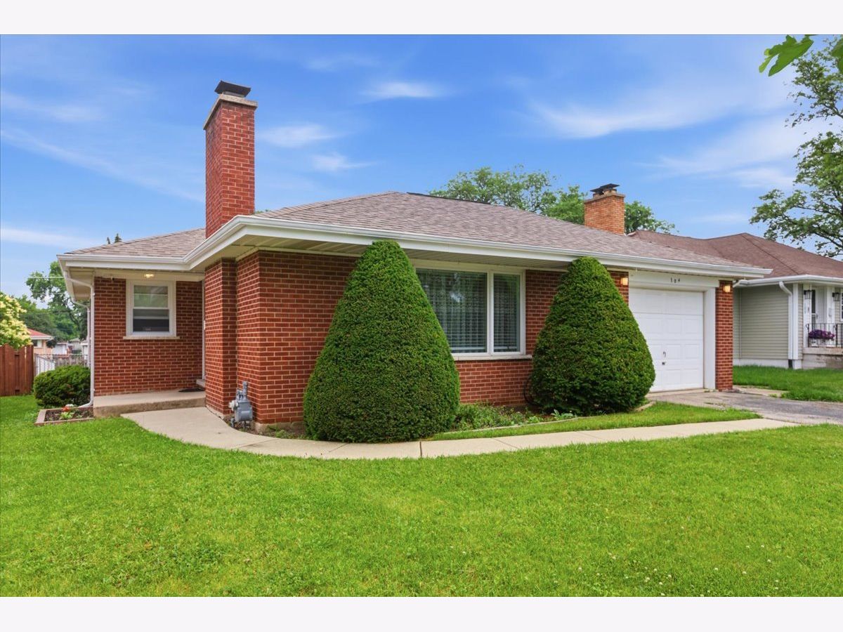  For Sale Roselle Illinois, 104 Granville Avenue