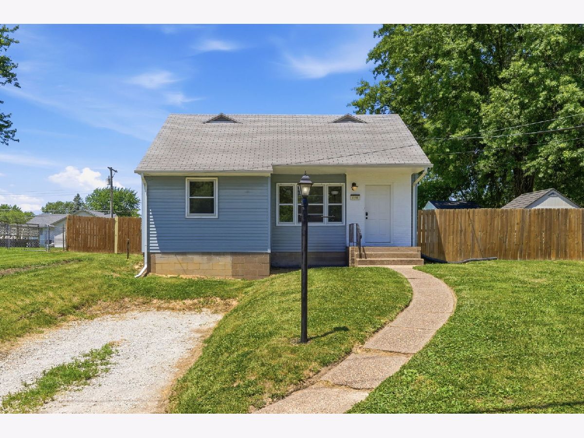  For Sale Milan Illinois, 698 Hillcrest Road