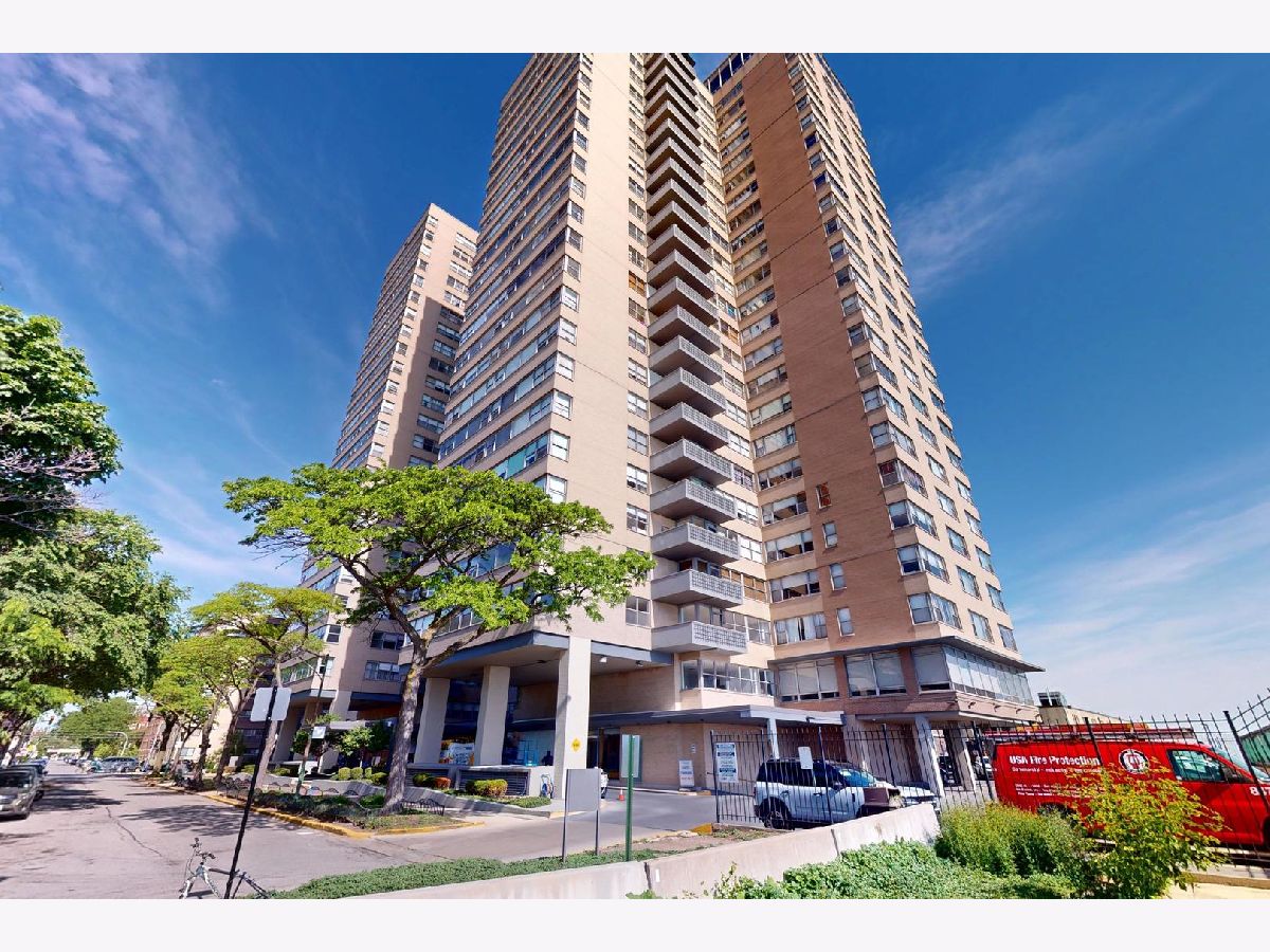 Condominiums For Sale Shoreline Towers Chicago Illinois, 6301 Sheridan Road