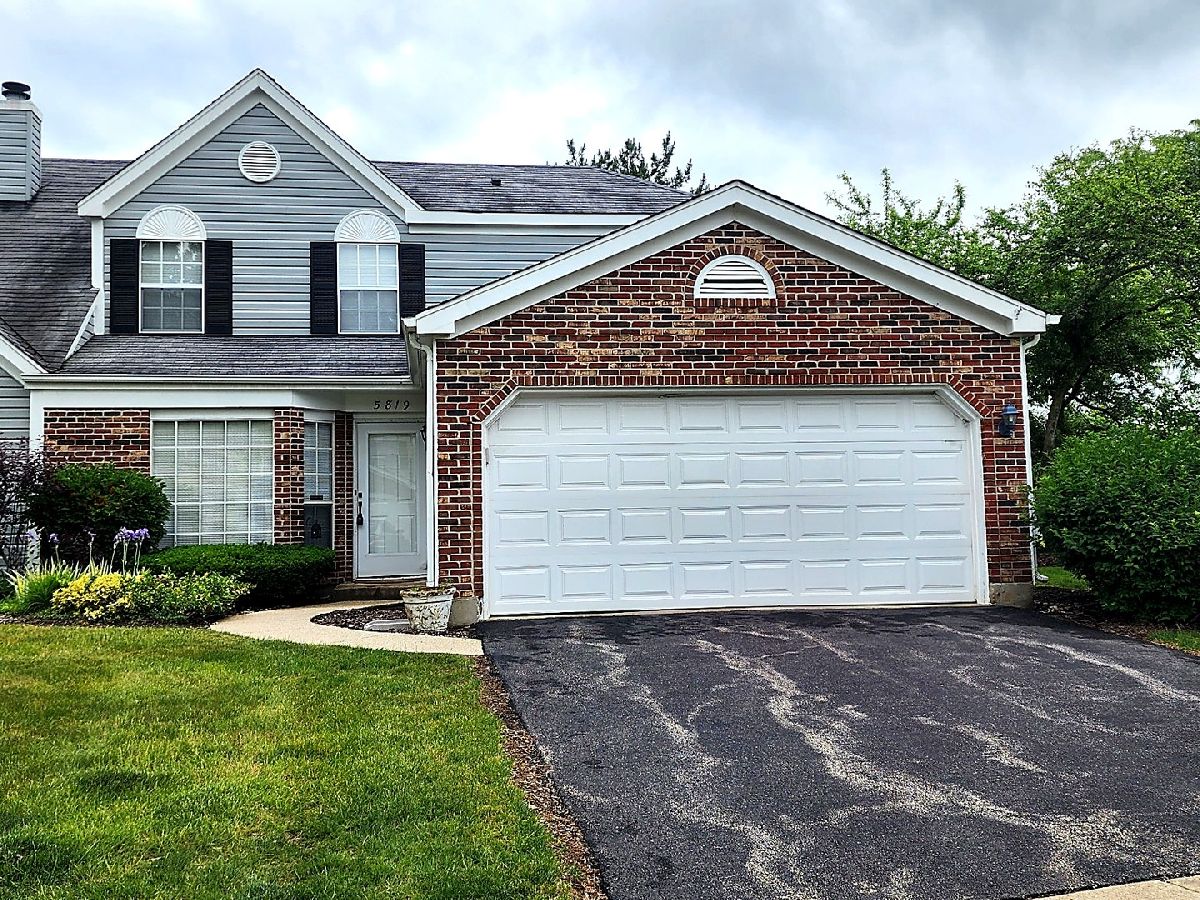 Townhomes & Homes Rented Westgate Gurnee Illinois, 5819 Delaware