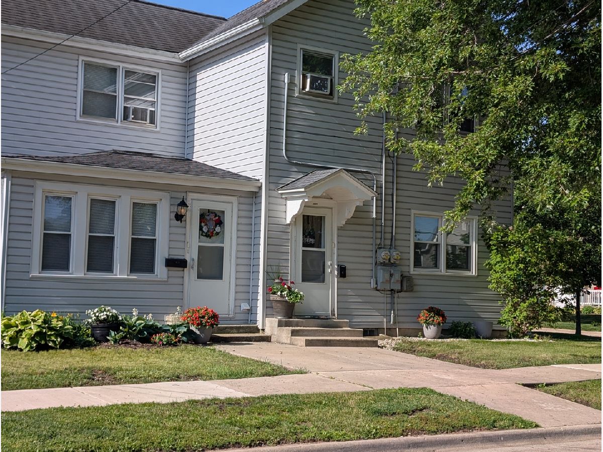  Rented Ottawa Illinois, 221 Center