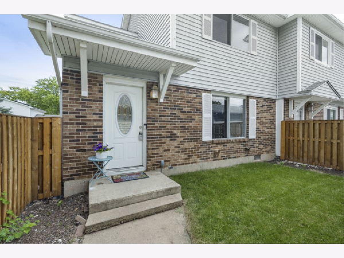  For Sale Woodridge Illinois, 12 Scarlet Hawthorne Court