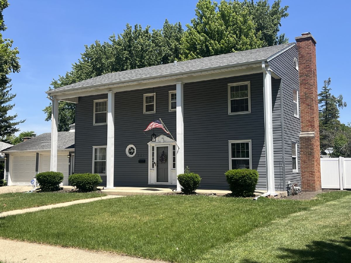  For Sale Aurora Illinois, 2221 Mayflower Drive