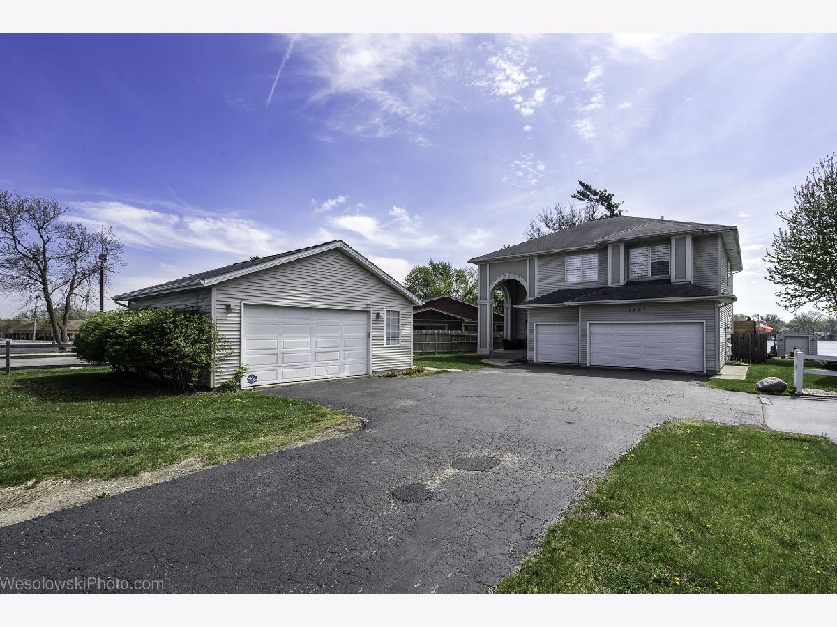  For Sale Lindenhurst Illinois, 1907 Grand Avenue